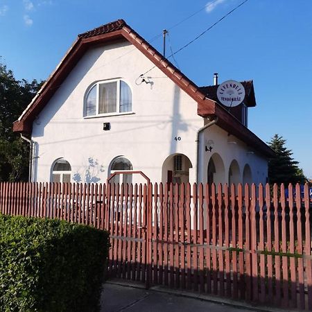 Levendula Vendeghaz Apartment Hajduszoboszlo Bagian luar foto